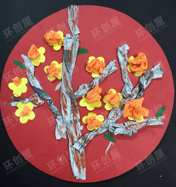 幼儿园作品展示环创报纸的变身图片