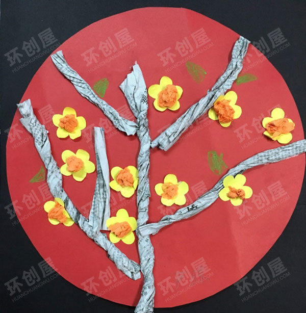 幼儿园作品展示环创报纸的变身图片