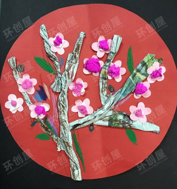 幼儿园作品展示环创报纸的变身图片