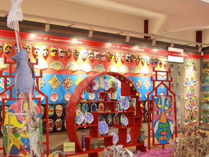 幼儿园多彩的画展布置作品展示环创图片
