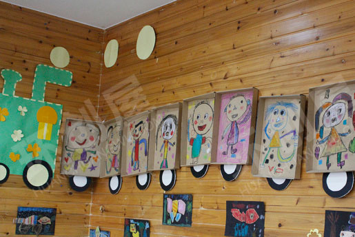 幼儿园我的自画像作品展示环创图片