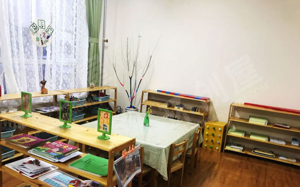 幼儿园田园风整体环创图片