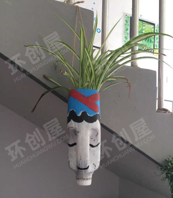 幼儿园户外废旧牛奶瓶作品环创图片