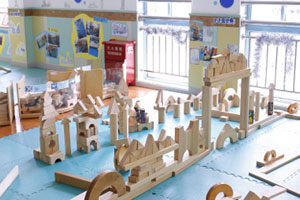 幼儿园建构区环创各种搭建图片4张