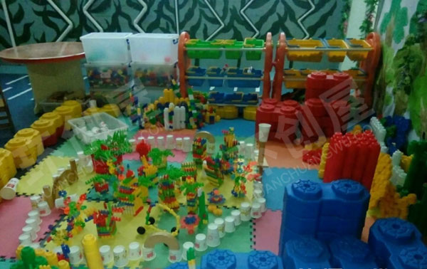 幼儿园建构区环创废物利用搭建图片