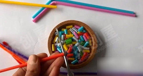幼儿园美工区扭扭棒心形花图片