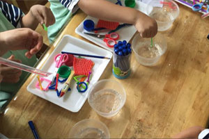 幼儿园科学区环创吹泡泡图片3张