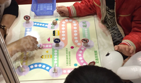 幼儿园科学区桌面游戏图片