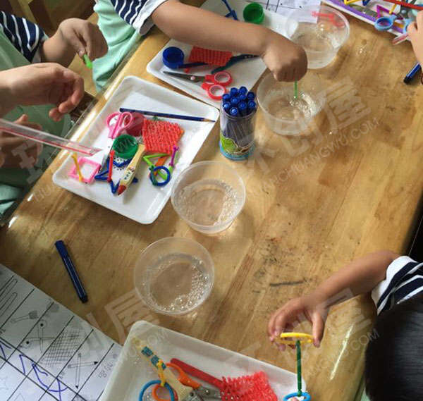 幼儿园科学区环创吹泡泡图片
