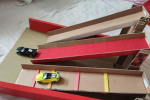 幼儿园科学区环创奔跑的小车图片7张