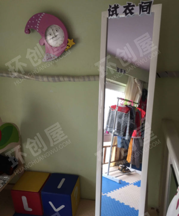 幼儿园角色区品牌服装店图片