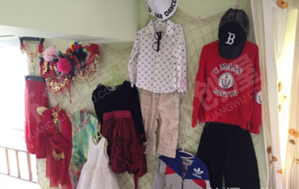 幼儿园角色区品牌服装店图片