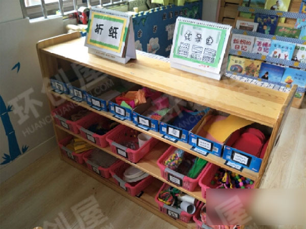 幼儿园综合区环创上面与对应图片