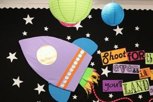 幼儿园墙面布置环创宇宙主题图片7张