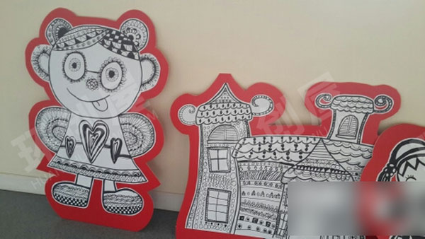 幼儿园作品展示线描画环创图片