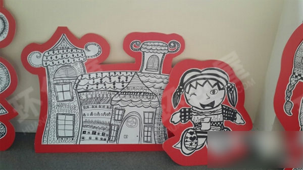 幼儿园作品展示线描画环创图片