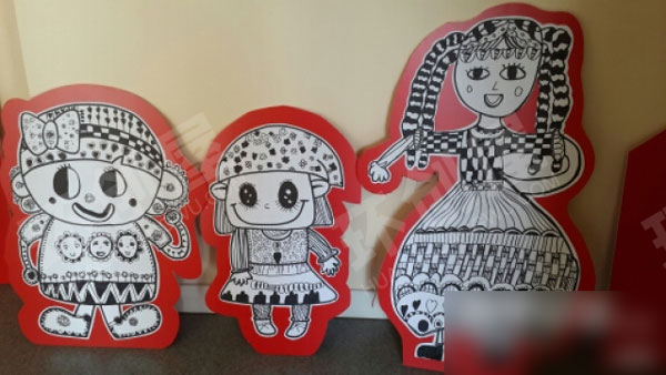 幼儿园作品展示线描画环创图片