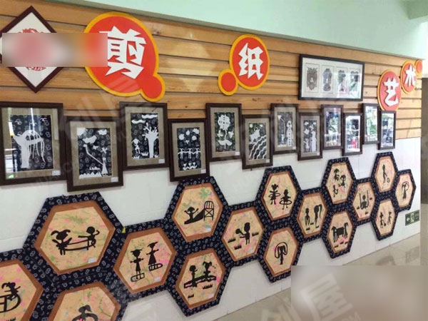 幼儿园作品展示美丽的窗花环创图片