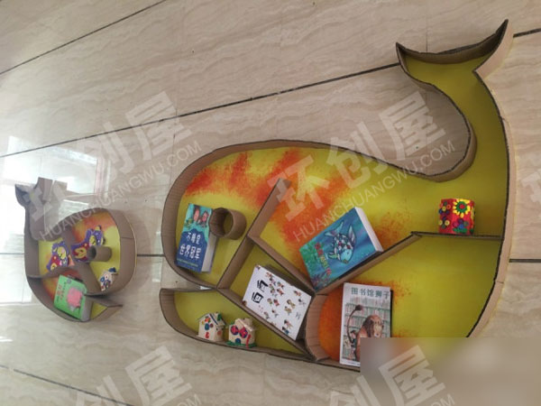 幼儿园楼道装饰鲸鱼置物架图片