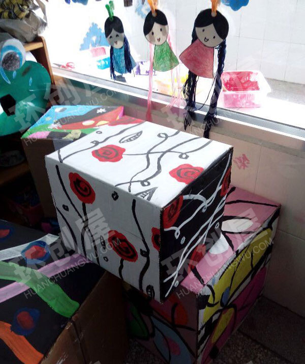 幼儿园走廊纸箱艺术摆放图片