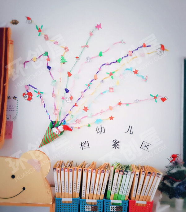幼儿园门窗环创口袋中的圣诞节图片