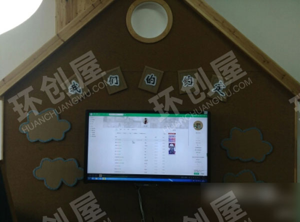 幼儿园原木风格家园联系栏图片