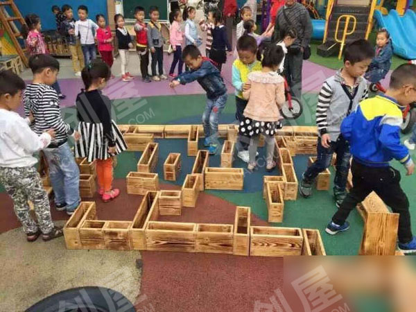 幼儿园户外环创户外建构图片