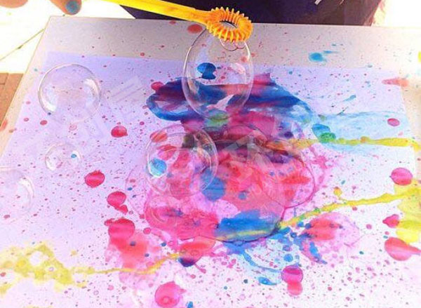 幼儿园美工区梦幻泡泡画图片