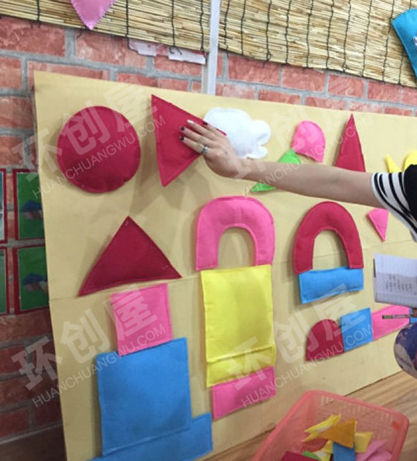 幼儿园益智区可操作墙面布置图片