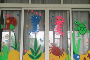 幼儿园小动物窗户装饰图片2张