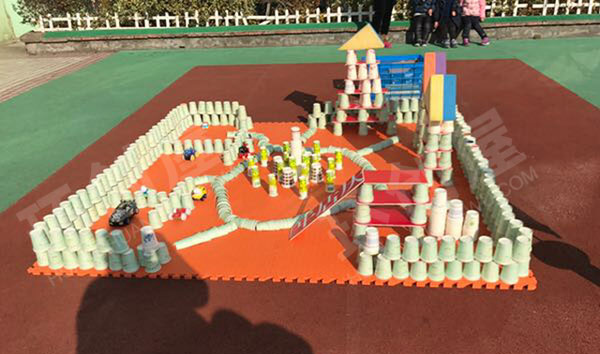 幼儿园各种低结构材料建构幸福小区图片