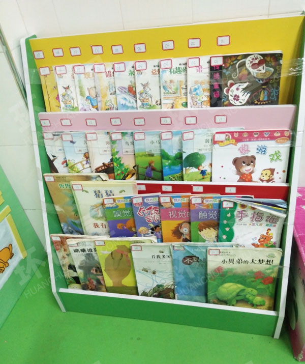 幼儿园阅读区小书架图片