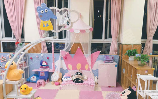 幼儿园小猪佩奇风格吊饰图片