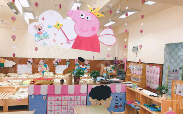 幼儿园小猪佩奇风格吊饰图片
