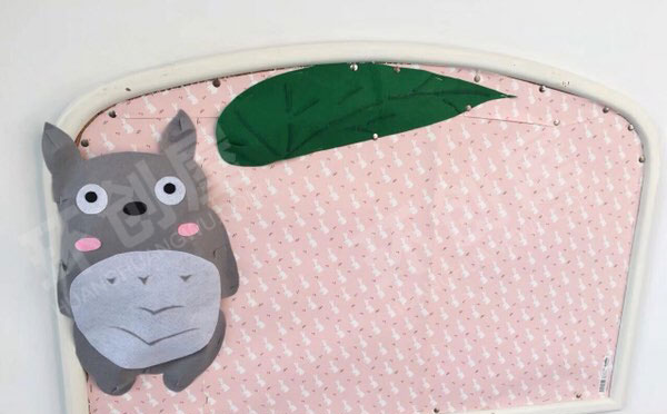 幼儿园龙猫为主题门窗环创图片