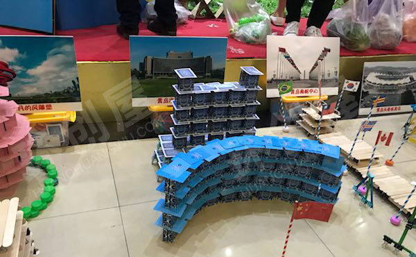 幼儿园建构区纸牌搭建美丽家图片