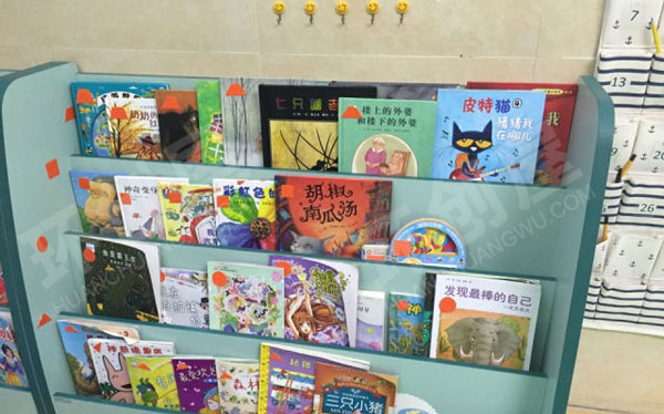 幼儿园阅读区阅读小明星图片