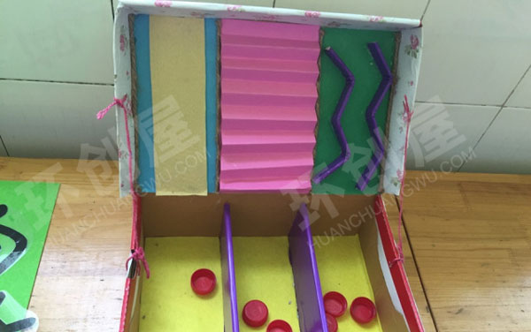 幼儿园益智区瓶盖的益智玩法图片