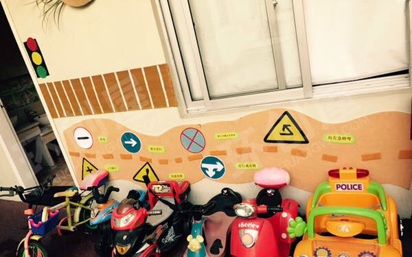 幼儿园角色游戏小汽车加油站图片