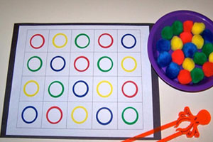 幼儿园益智区用毛毛球做区域材料图片4张