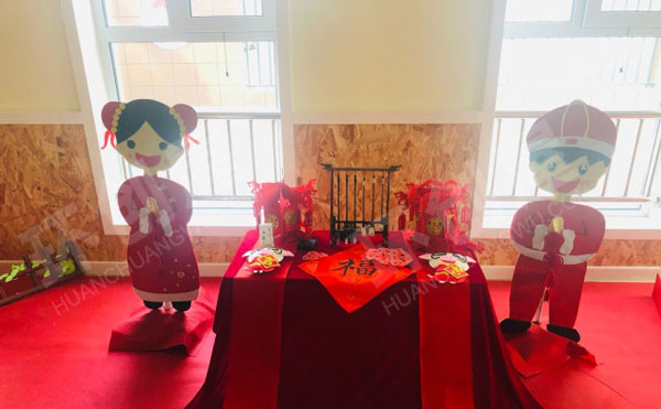 幼儿园手工制作门窗新年主题环创图片