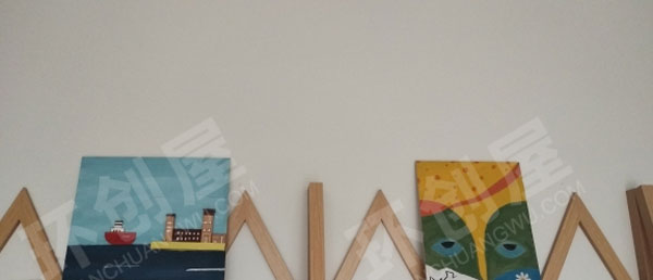 幼儿园教室美术作品展示图片