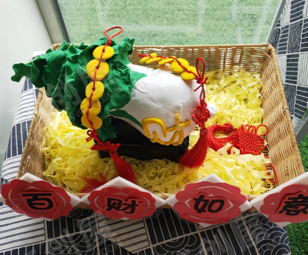 幼儿园户外活动红红火火过大年环创图片