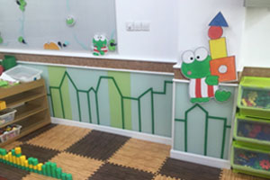 幼儿园建构区大眼蛙主题图片2张