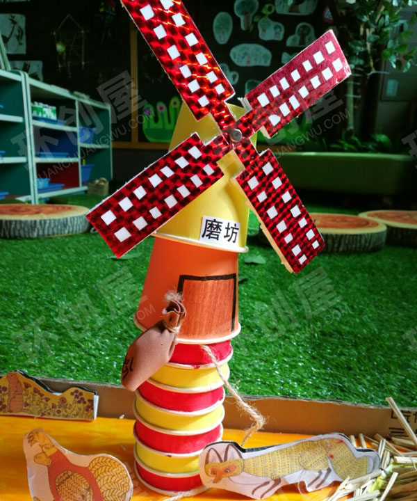 幼儿园阅读区绘本母鸡罗丝去散步图片