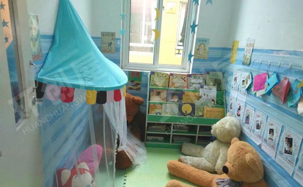 幼儿园温馨阅读区布置图片