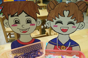 幼儿园益智区废物利用吸管自制玩具图片4张