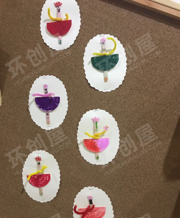 幼儿园墙面布置各种各样的木偶图片