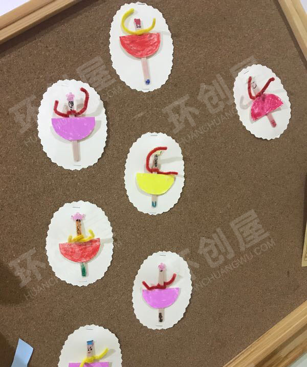 幼儿园墙面布置各种各样的木偶图片