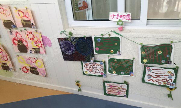 幼儿园走廊作品展示环境布置图片